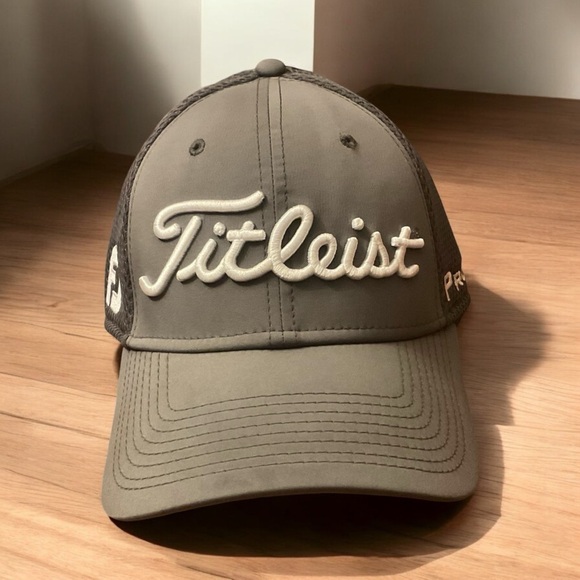 Titleist Pro V1 Front & Back Logo Embroidered Comfort Fit Spandex Cap! - Picture 8 of 9
